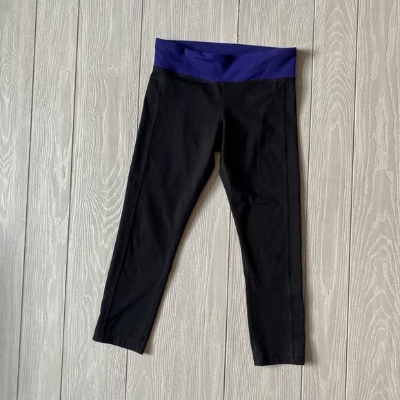UNDER ARMOUR WOMEN'S BLACK AND BLUE YOGA WORKOUT CAPRI LEGGINGS SIZE SMALL - Picture 1 of 9